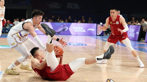 真任骏飞接班人！广东新星两战打服球迷 杜锋新赛季必重用